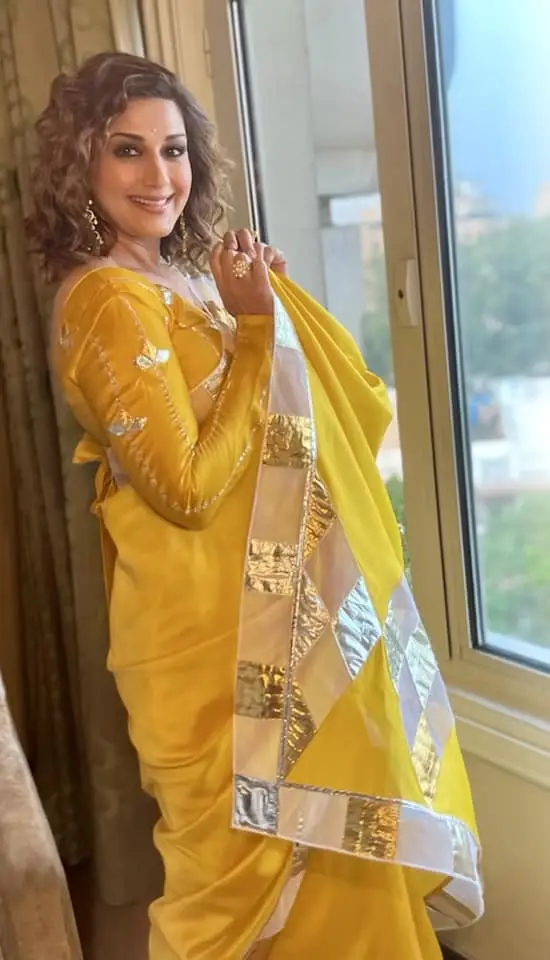 INDIAN ACTRESS SONALI BENDRE IN YELLOW SAREE BLOUSE 4